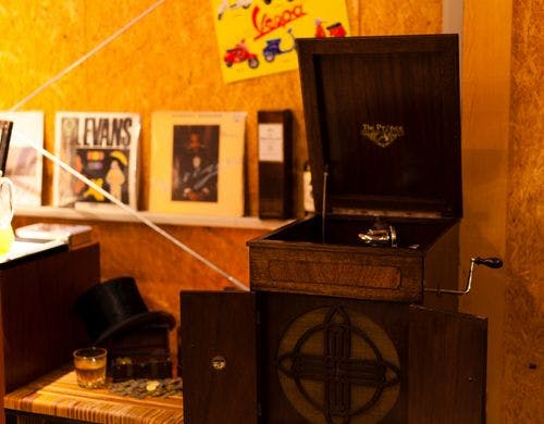 味のある音色が響く蓄音機