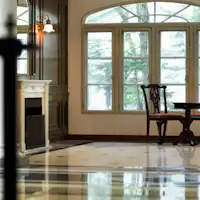 Gợi nhớ đâu đó về nước Anh, với phong cách bài trí cổ điển.