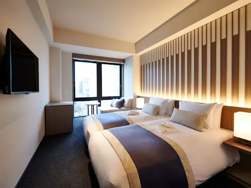 Essential Hollywood Twin