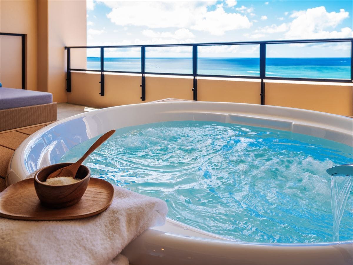 【Bilik】Semua bilik dilengkapi dengan tab mandi jet luar.