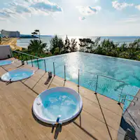 【Aqua Terrace】สระว่ายน้ำอินฟินิตี้
