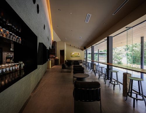 館内のカフェ・バー「moya」