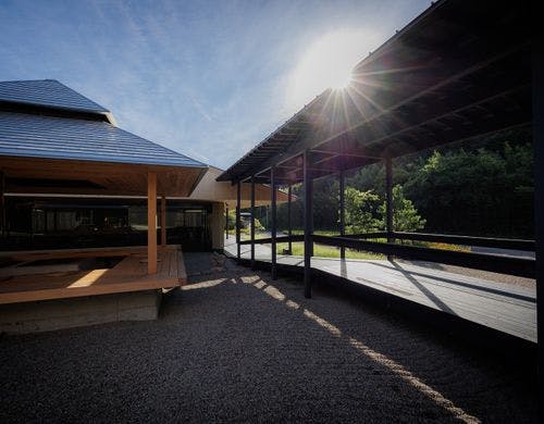 レストラン棟へ向かう回廊