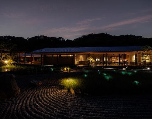 直島旅館 ろ霞 外観（夜景）