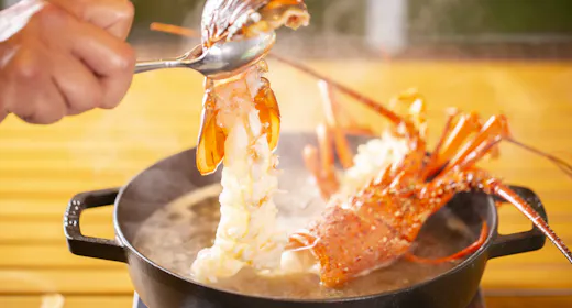 【早割28】【冬季限定】伊勢海老の漁師鍋コース 天然温泉露天風呂【夕朝食付】