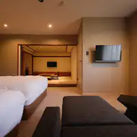 【ห้องพักสไตล์ญี่ปุ่นและตะวันตกพร้อมอ่างอาบน้ำกึ่งกลางแจ้ง】ห้องพักที่กว้างที่สุดในสถานที่ของเรา