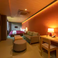 ห้องส่วนตัวพร้อมน้ำพุร้อนสำหรับผู้เข้าพักที่พักแบบ Superior สไตล์ญี่ปุ่นโมเดิร์น.