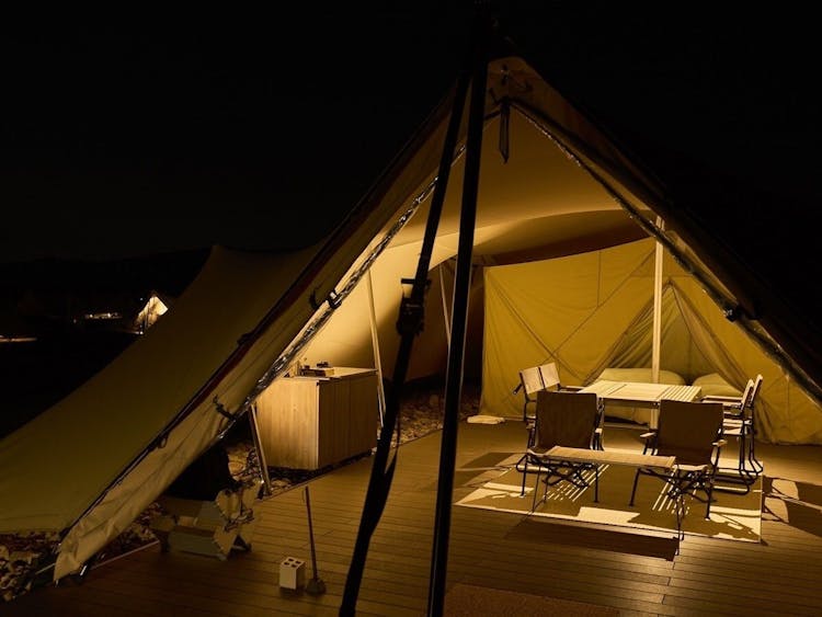 TENT　スノーピーク特注の大型テント「LAND CAVE」のサムネイル画像