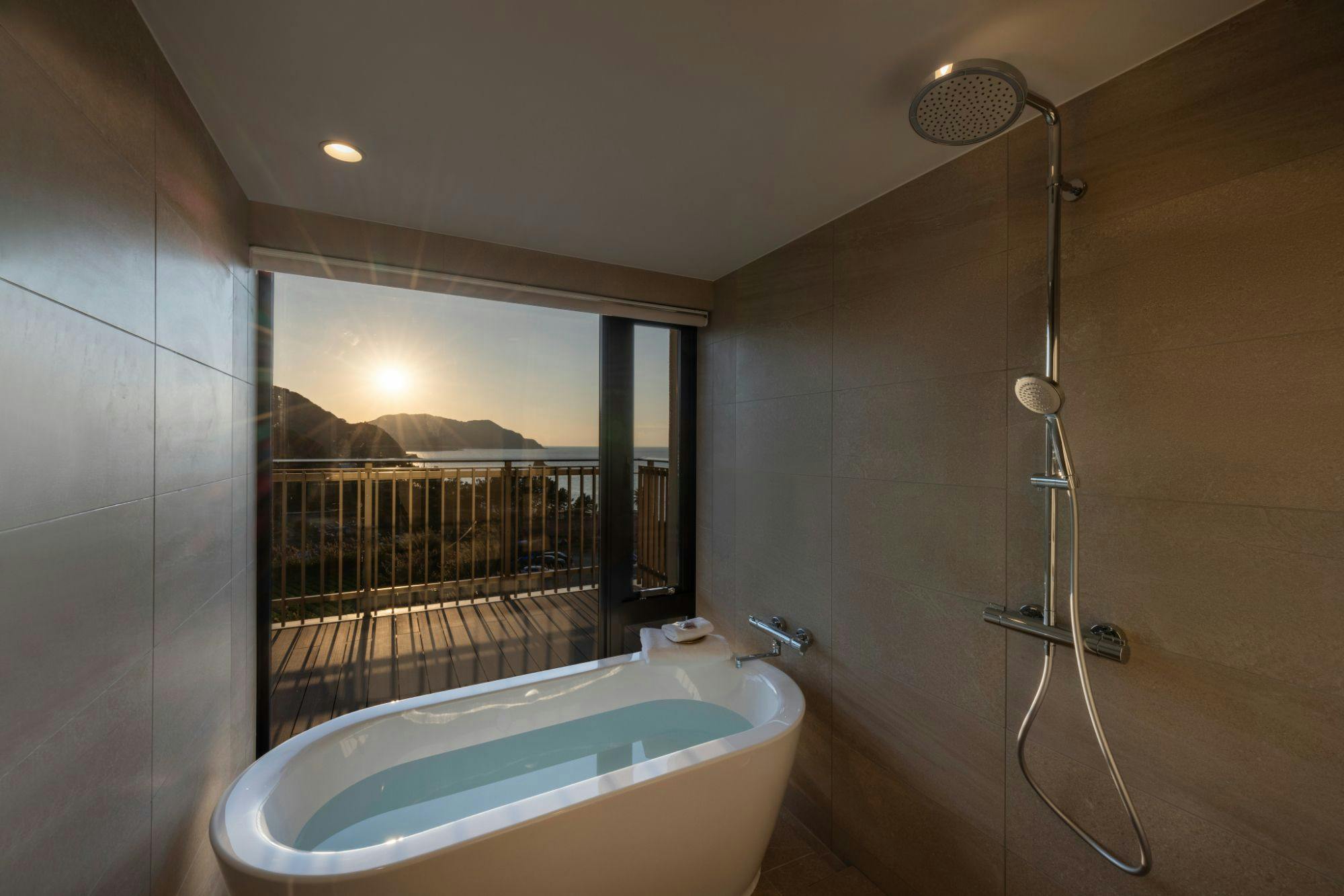 Seven x Seven Itoshima