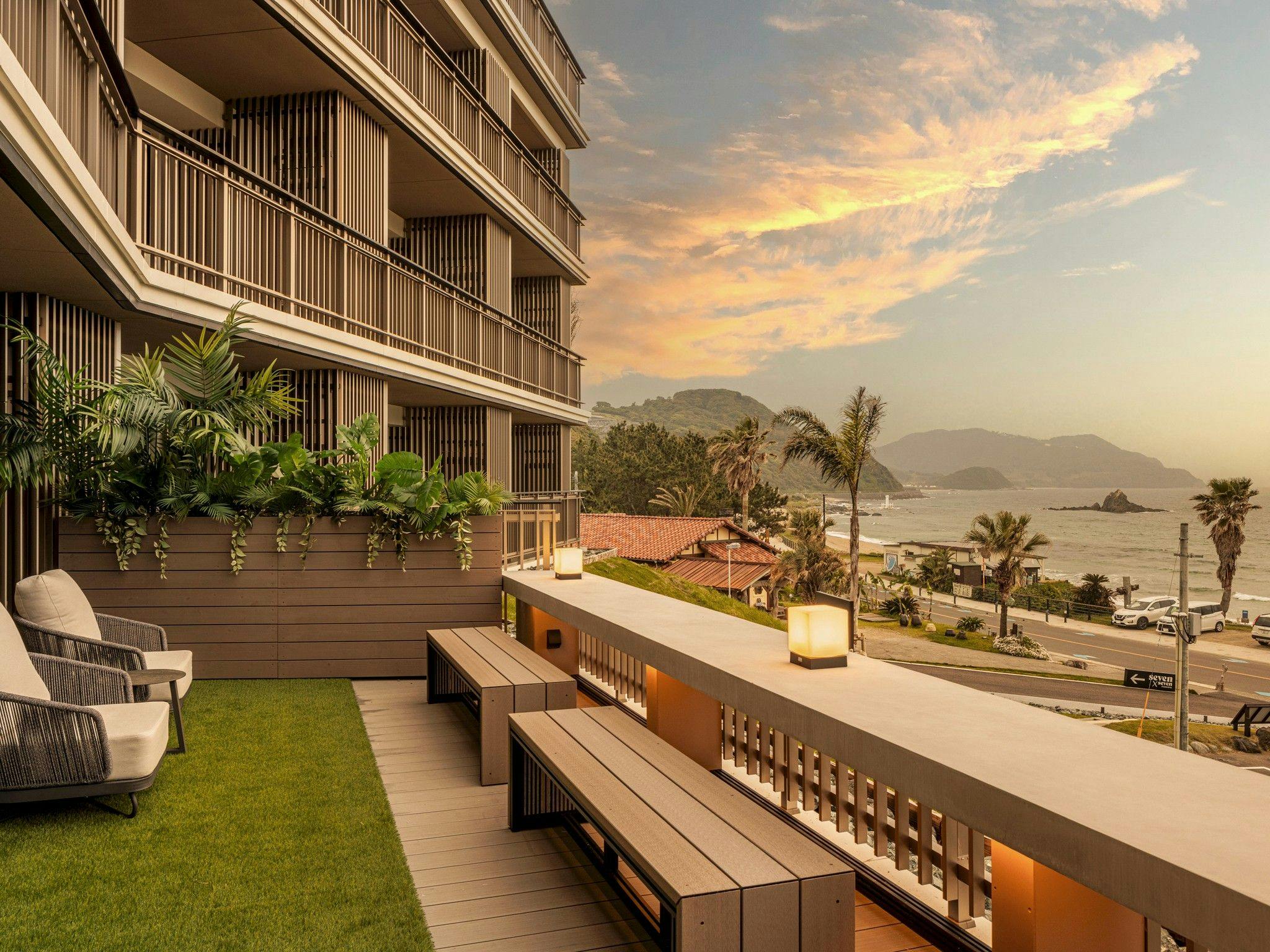 Seven x Seven Itoshima