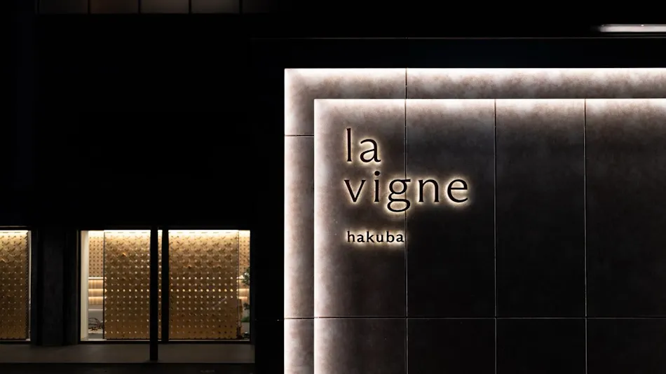 HOTEL LA VIGNE HAKUBA by Onko Chishin