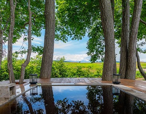 NITAIの森の中の露天風呂