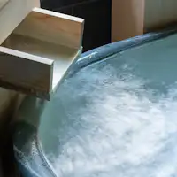 ห้องพักพร้อมอ่างอาบน้ำกลางแจ้ง - ภาพ