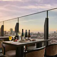 ประสบการณ์บนระเบียงพร้อมชมซากุระ