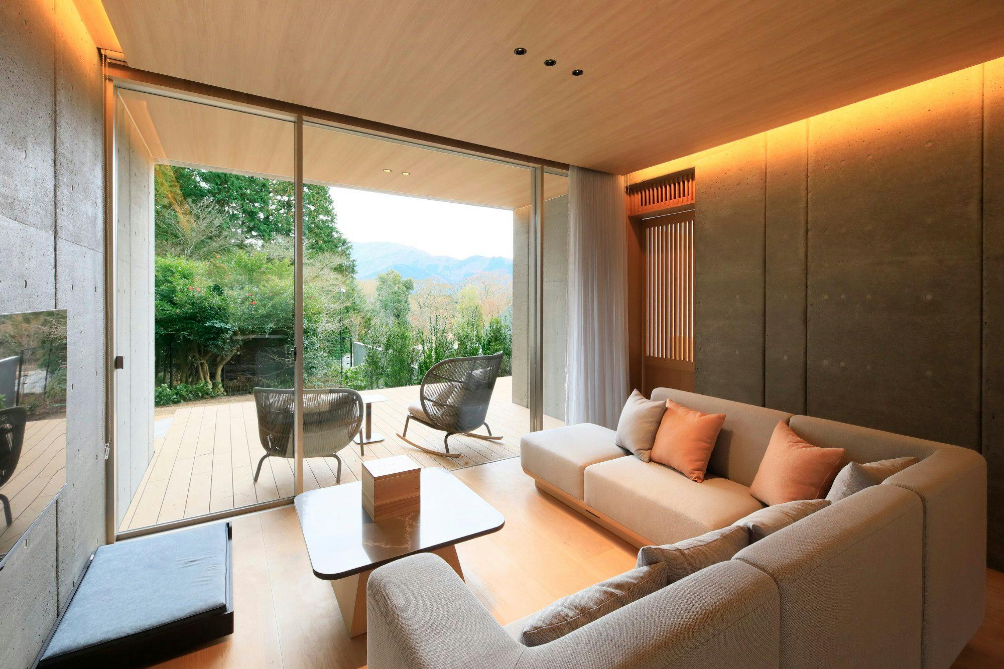 RETONA HAKONE