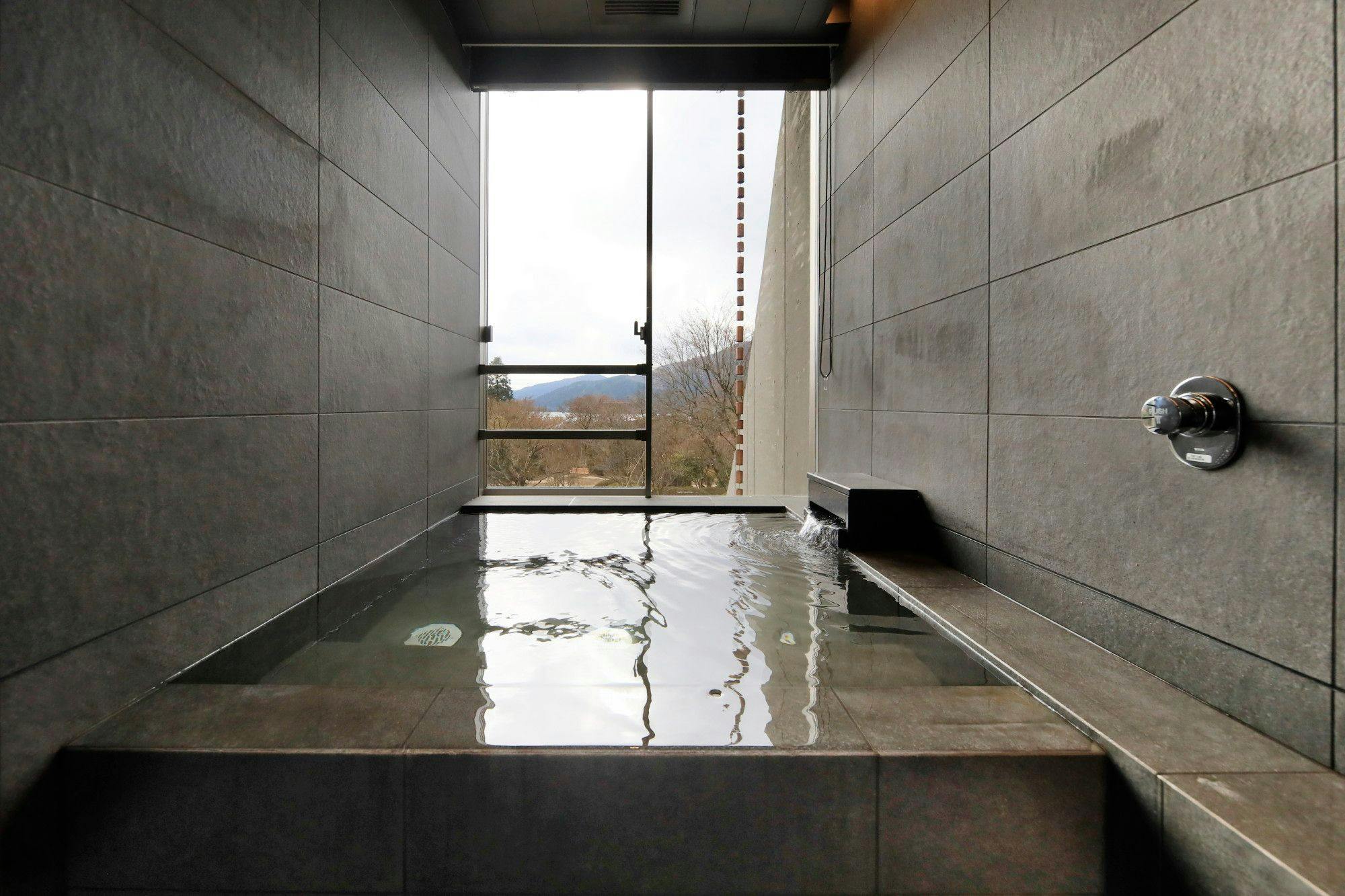 RETONA HAKONE