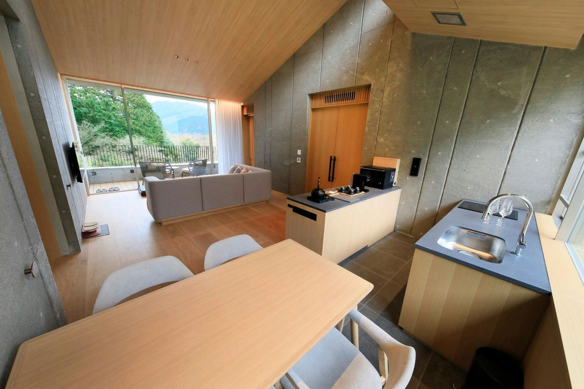 RETONA HAKONE