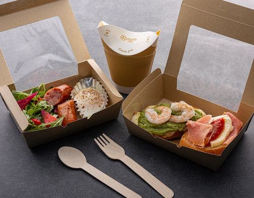 お持ち出し可能なピクニックスタイルの朝食