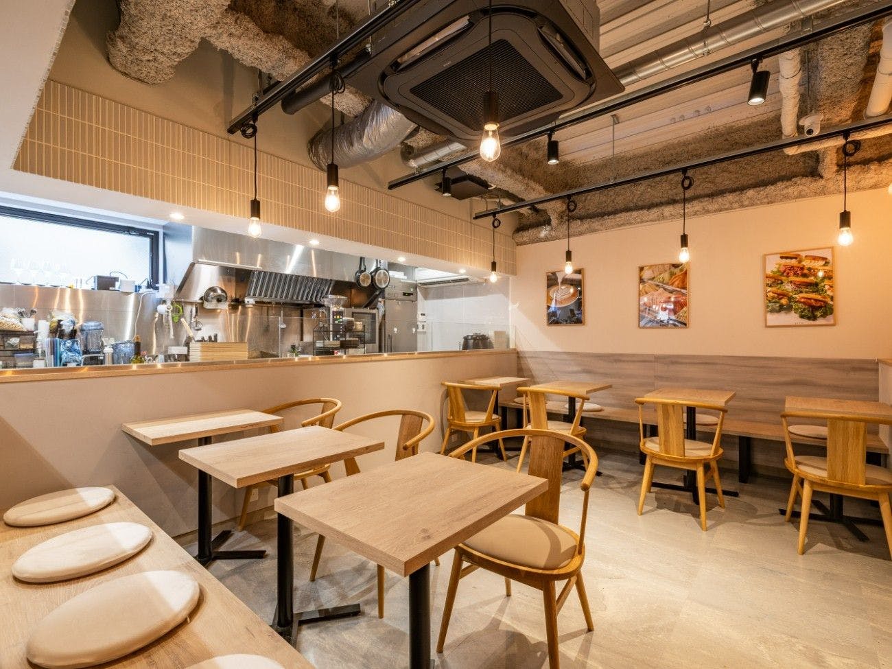 併設カフェ兼朝食会場