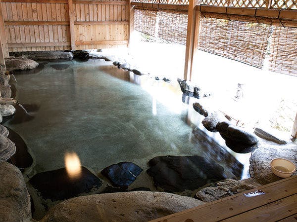 源泉掛流しの湯めぐりテーマパーク 龍洞