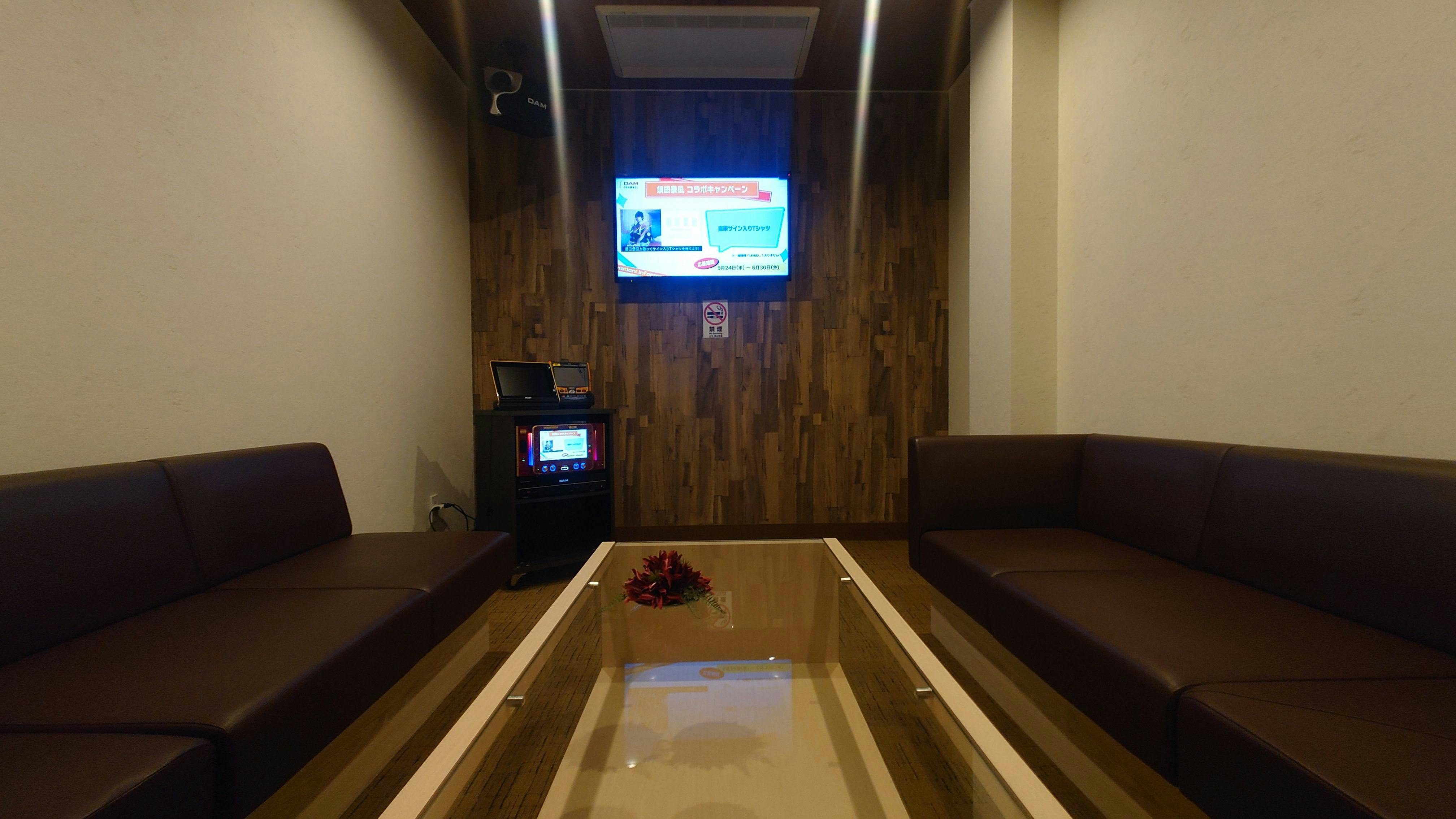 มีห้องคาราโอเกะ 3 ห้อง (มีค่าใช้จ่าย)