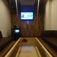 มีห้องคาราโอเกะ 3 ห้อง (มีค่าใช้จ่าย)