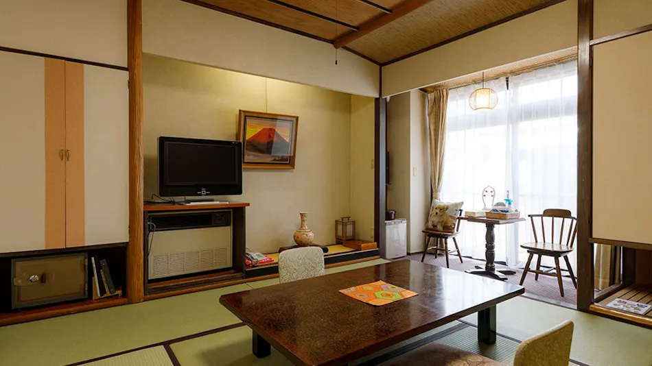 Kinugawa International Hotel: A Pet-Friendly Accommodation with Three Dog Runs