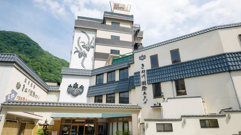 Kinugawa International Hotel: A Pet-Friendly Accommodation with Three Dog Runs