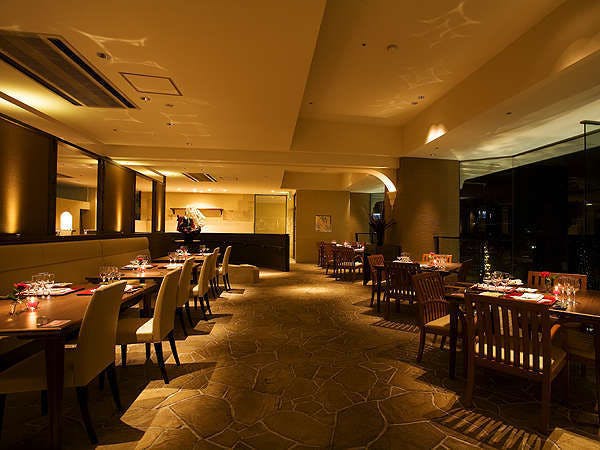 Bầu không khí bên trong nhà hàng "Hama-bou".