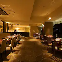 Bầu không khí bên trong nhà hàng "Hama-bou".