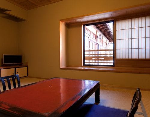 こぢんまりとした【和室6畳・角の間】