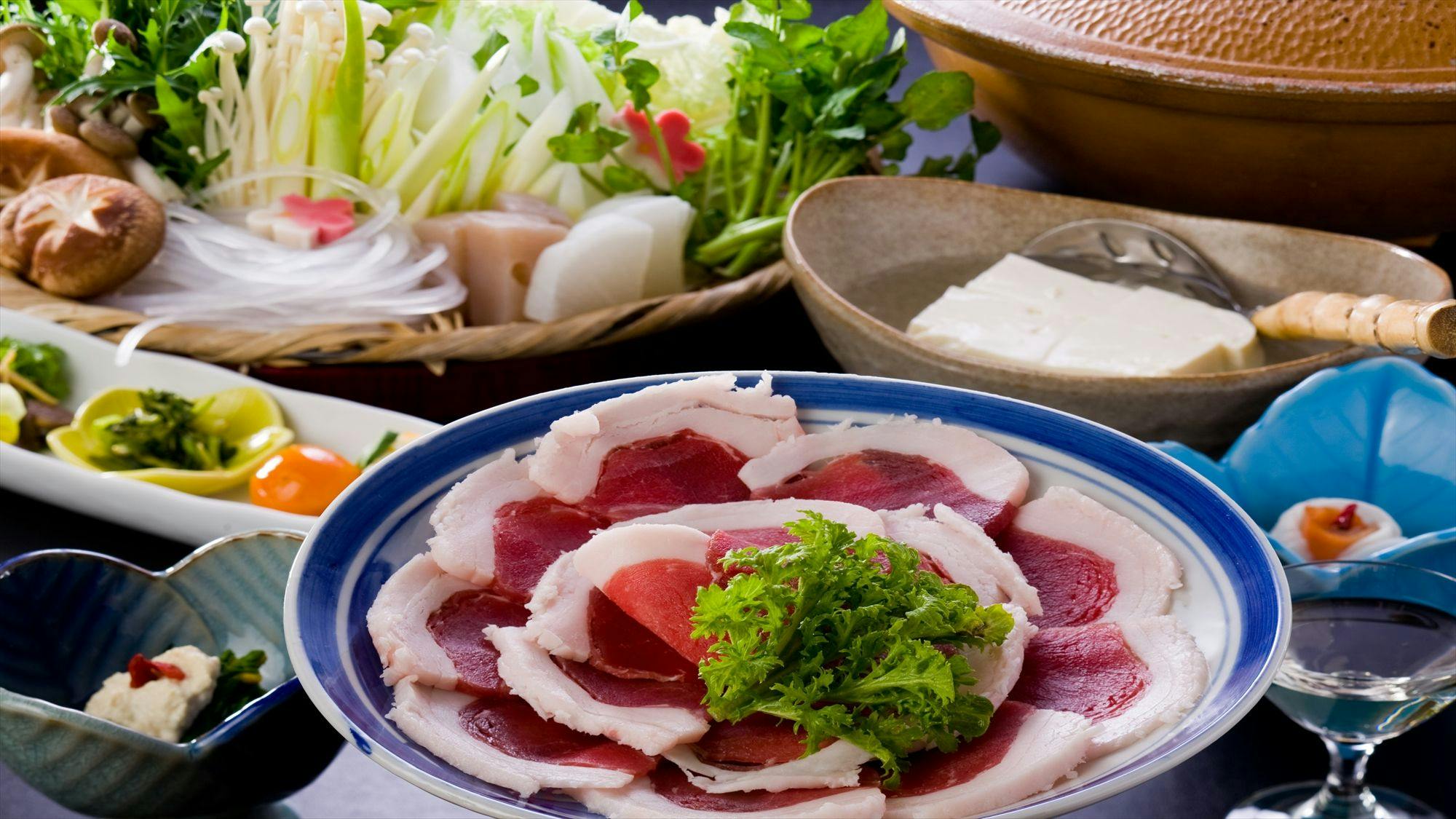 ชิชินาเบะ (โบตันนาเบะ) หมูป่าโอมิเนะ