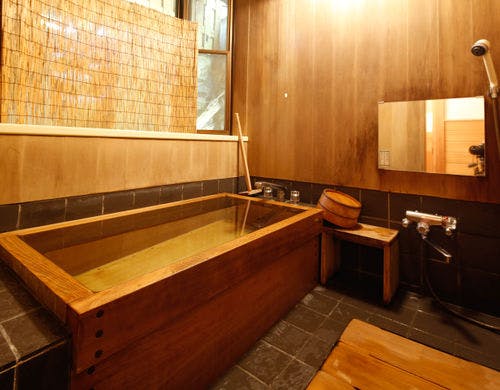 特別室源泉檜風呂