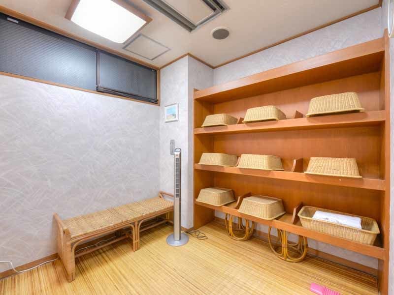 *脱衣処（女湯）
