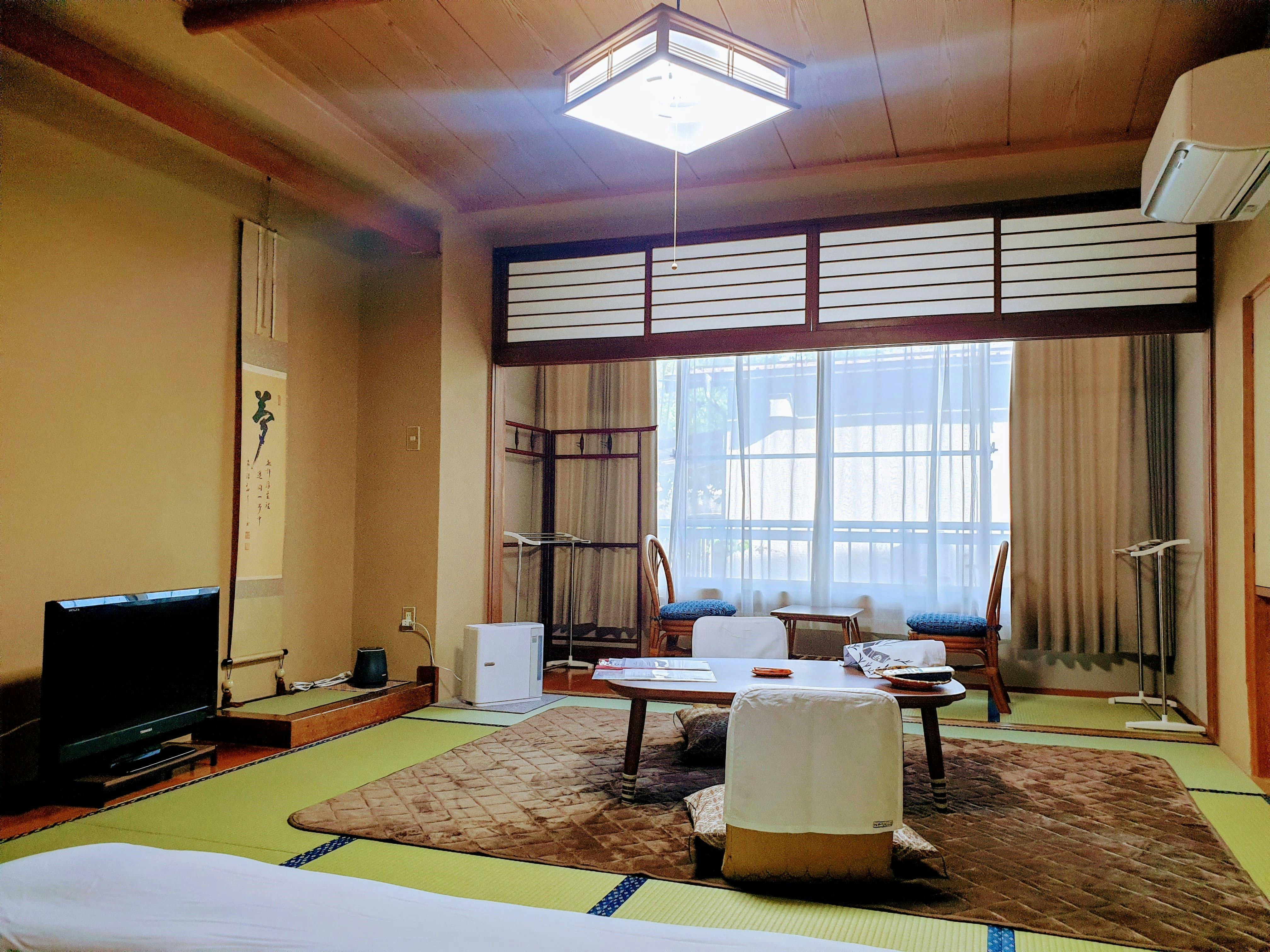 鉄鉱泉本館
