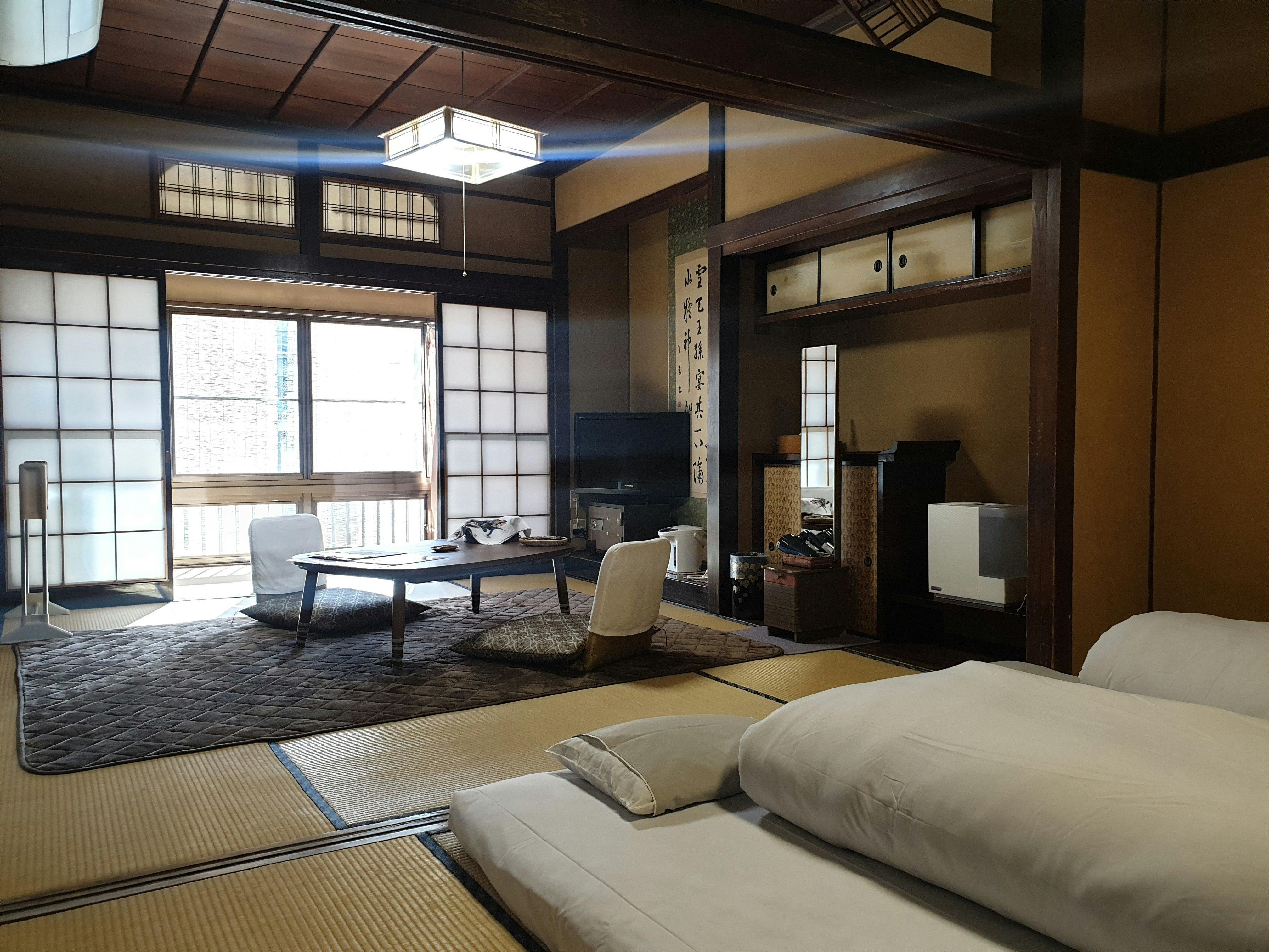 鉄鉱泉本館