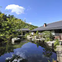 帆山亭 夏の外観