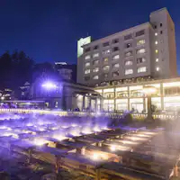 湯畑ライティングで一層綺麗な景色に…