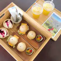 木箱でお持ちするルームサービス朝ごはん