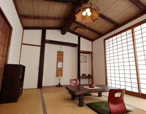 ひのき張りの浴室　総漆塗りの浴槽