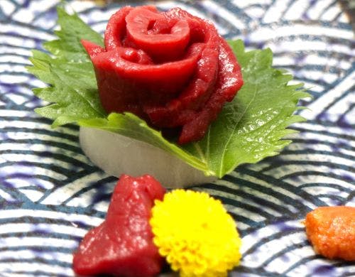料理の一例：馬刺し