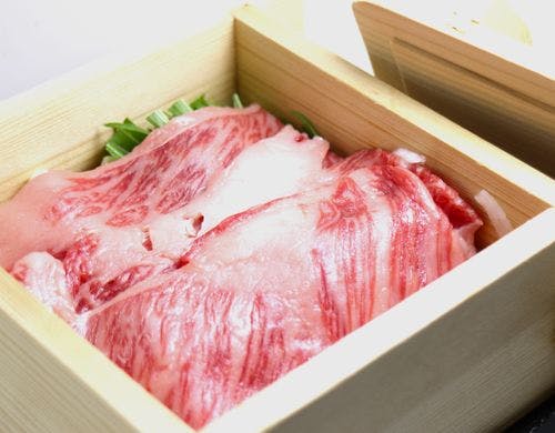 夕食コース料理の一例：福島牛のせいろ蒸し