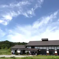 田園にぽつり一軒家の志ぐれ亭。