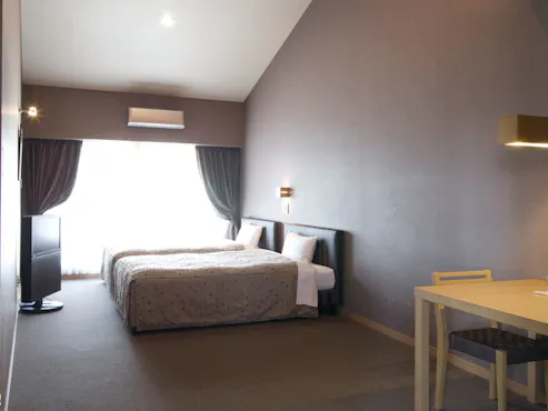 ห้องดีลักซ์เตียงคู่พร้อมระเบียงขนาด 10 ตร.ม. อนุญาตให้นำสุนัขเข้าพักได้