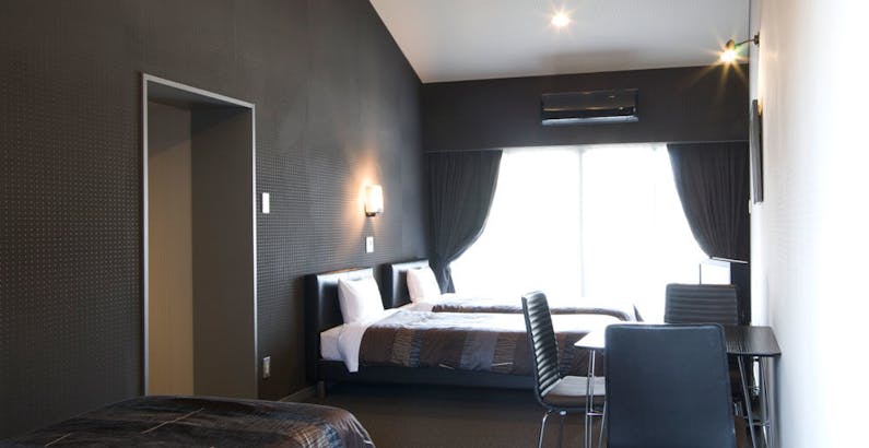 デラックス禁煙トリプル テラス キッチン付 ワンちゃんok 宿泊のみ ワンちゃん同伴2頭まで無料 軽井沢に気ままに滞在 別荘地リゾートプラン アート ホテル ドッグレッグ 軽井沢 一休 Comキラリト