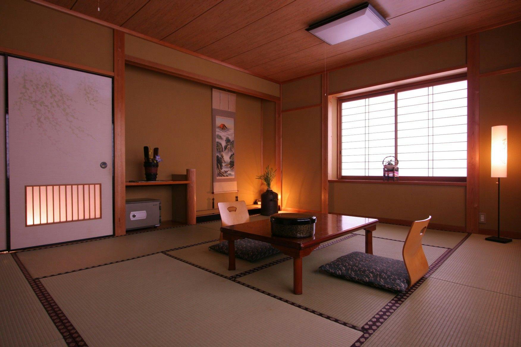 ２階１０畳のゆったりしたお部屋です