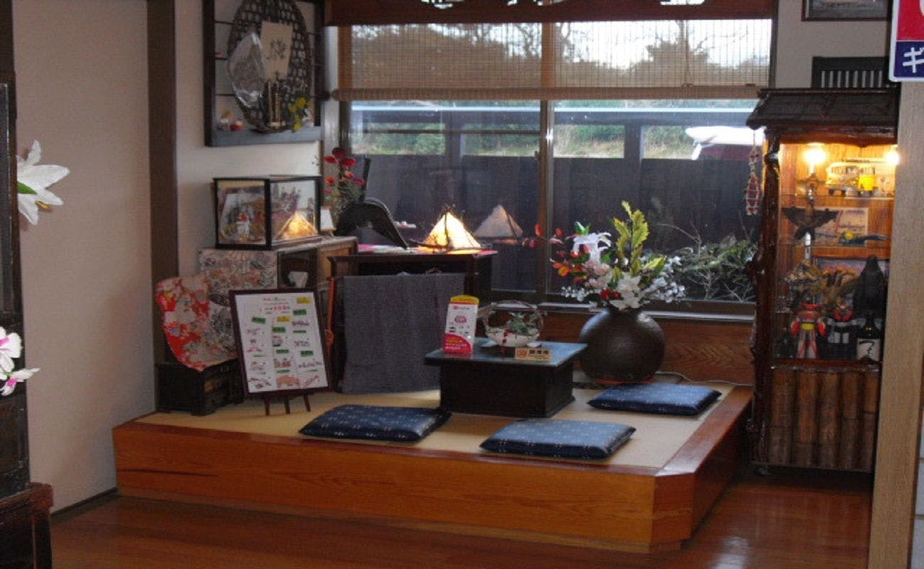 ロビー奥の癒しの和座敷小上がりで休憩。