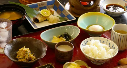 <朝食付>朝は和定食をご用意!夜は自由に~篠山の中心地にあるので観光拠点に