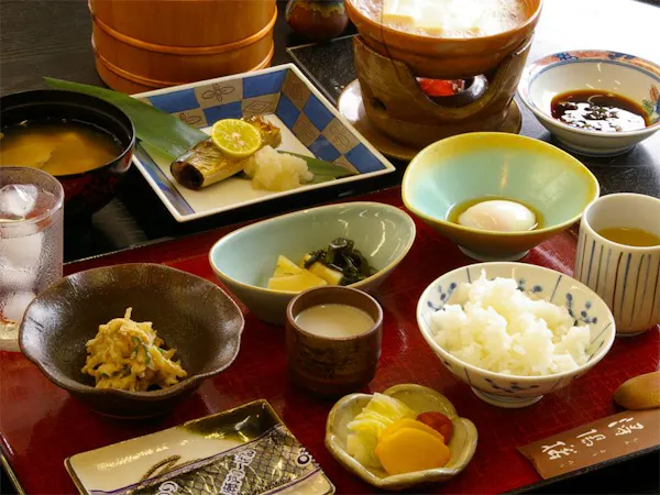 <朝食付>朝は和定食をご用意!夜は自由に~篠山の中心地にあるので観光拠点に