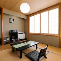 ห้องพักที่ตั้งอยู่บนชั้น 2 ของอาคารหลัก มีแสงแดดส่องถึงดี